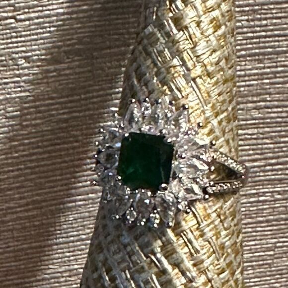 HURRY⭐️NEW⭐️ HUGE GREEN GEMSTONE RING LAB CREATED EMERALD WHITE CZ SQUARE BLING - Picture 10 of 11